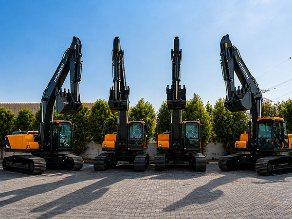 Vista Prime heavy equipment fleet on a UAE construction site